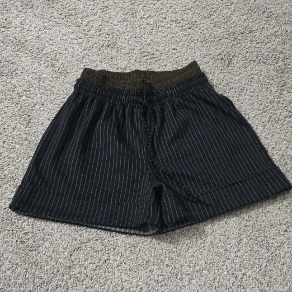 Zara Pinstriped Elastic Waist Pull-On Shorts with Contrast Cuff